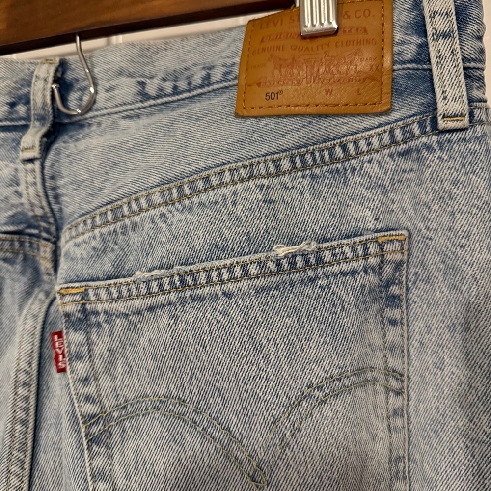 Levi's 501 women's jeans, light blue, size W32 L30 - Picture 7 of 10